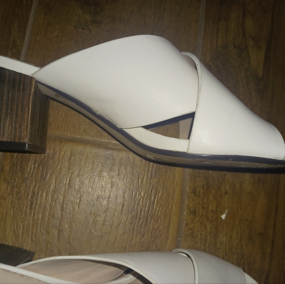 Sakes sandles - Picture 2 of 3